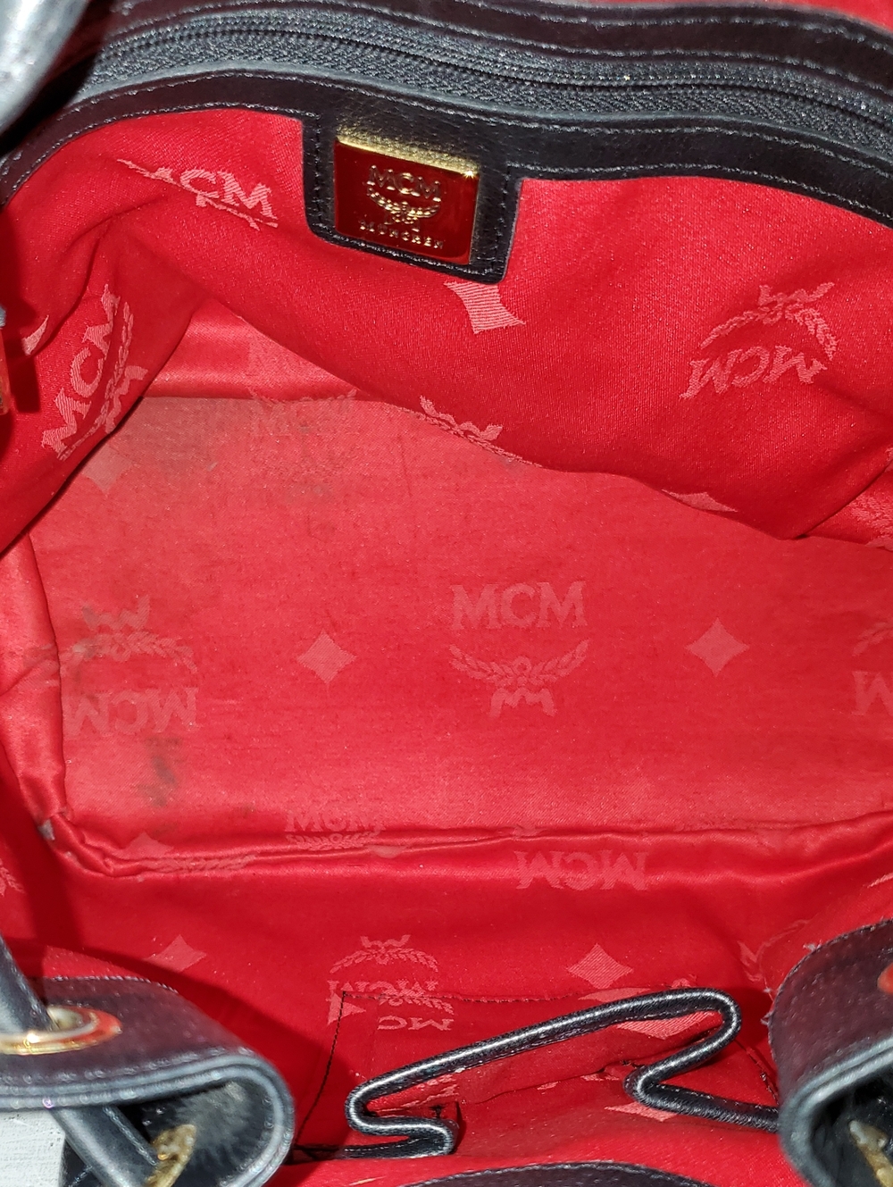 MCM Heritage Black Pebbled Leather Drawstring Bucket Bag - Picture 13 of 16